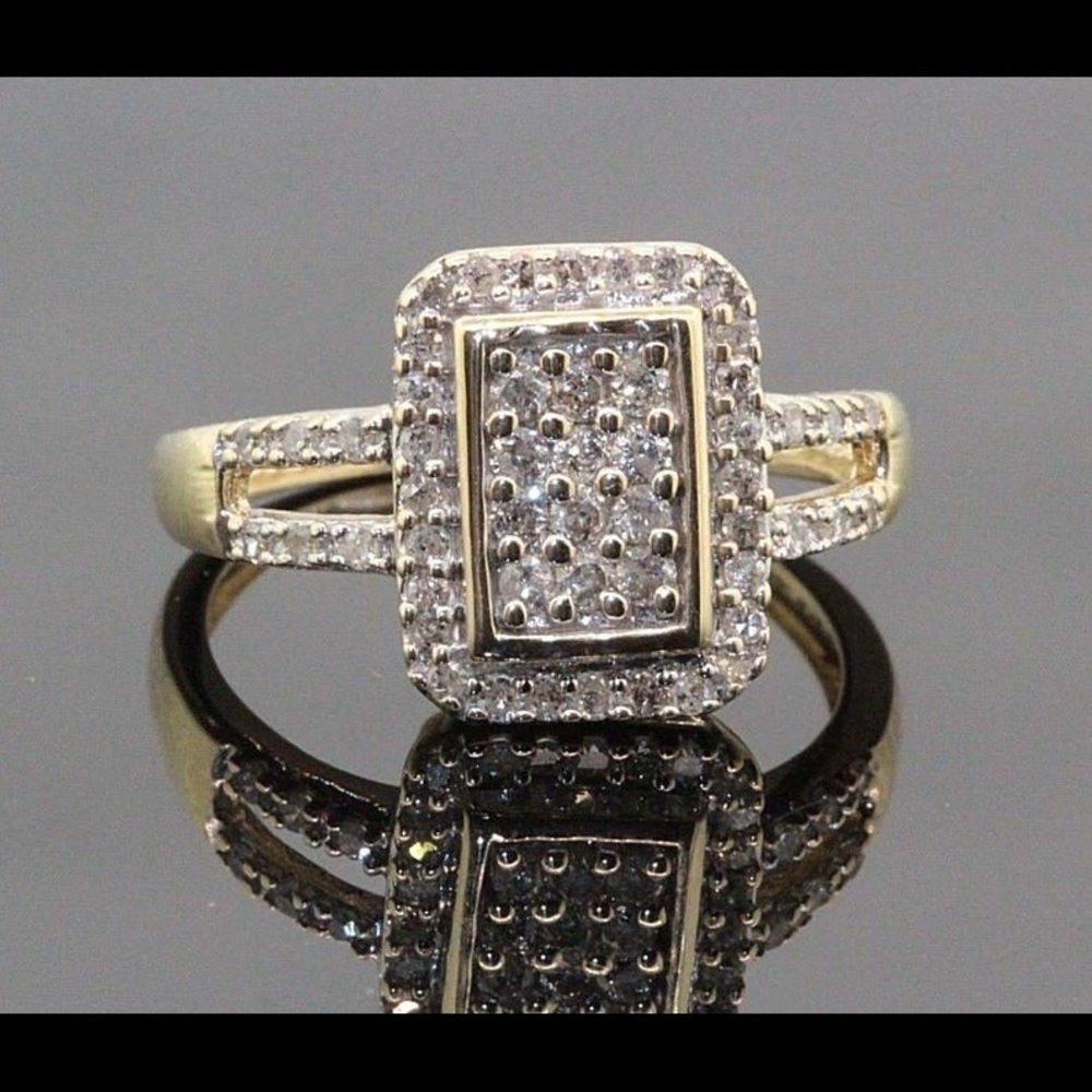 Antique 10kt yellow gold and diamond ring